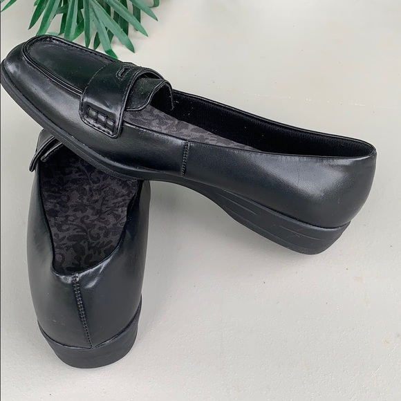 Women's Casual Slip-On Dress Shoe - Picture 7 of 8